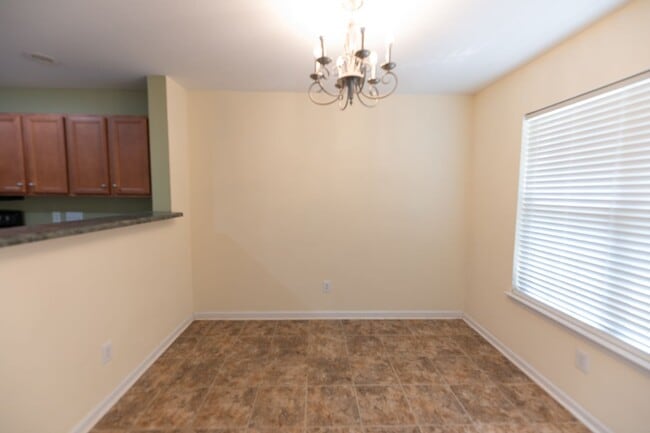Building Photo - 117 Goldfinch Ave