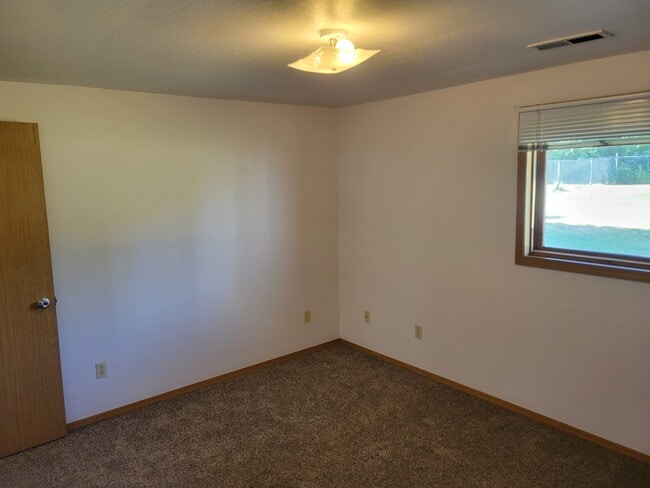 Building Photo - 115 Tyler Way
