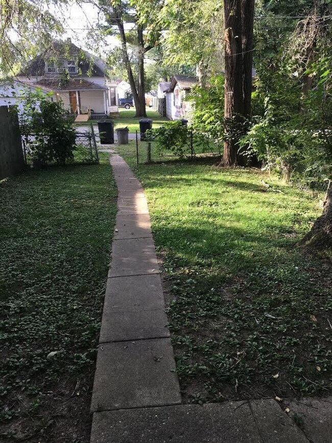 Building Photo - 1809-1811 Morton - Four Eight