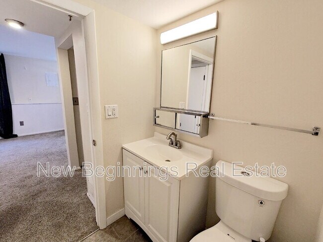 Building Photo - 5330 Silver Spur Ave