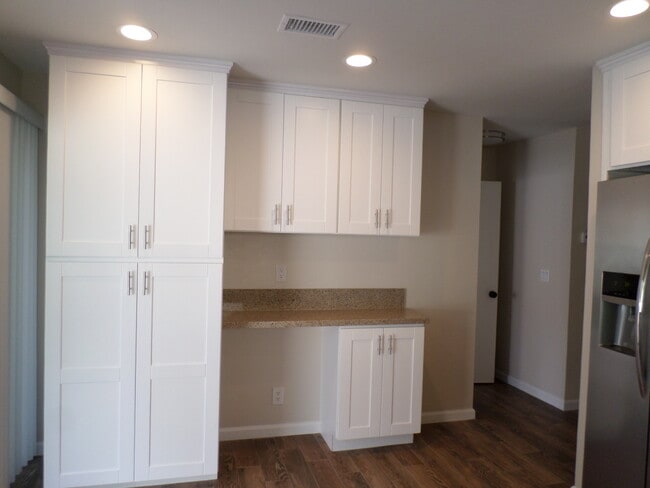 Building Photo - 806 Cardamom Ct