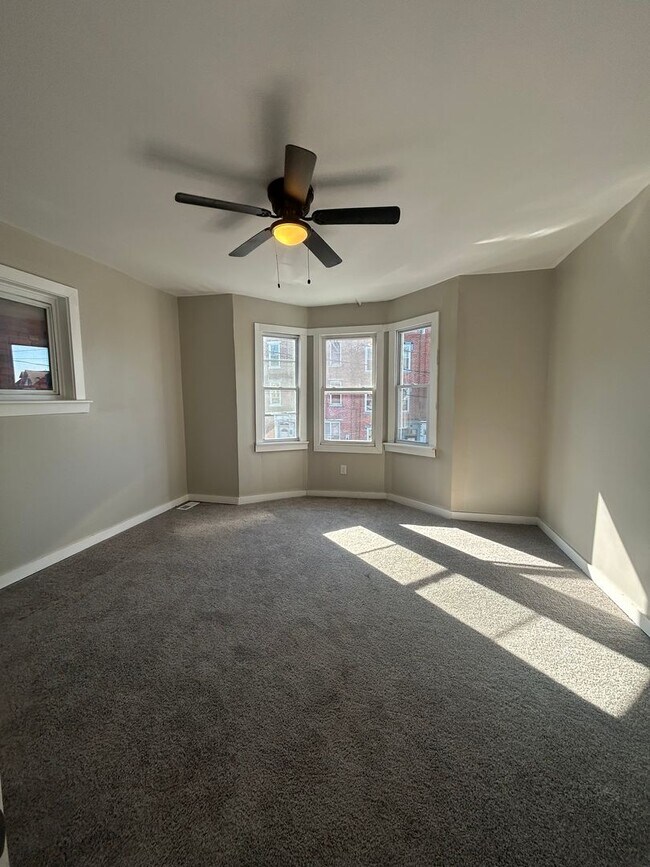 Building Photo - 320 Maclay St