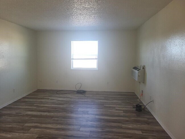 Building Photo - 2111 NW Lindy Ave