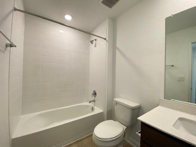 Building Photo - 209 Saide St