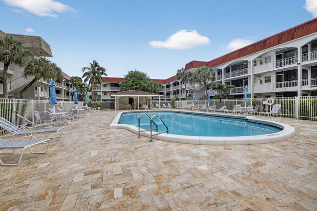 Primary Photo - 581 Blue Heron Dr