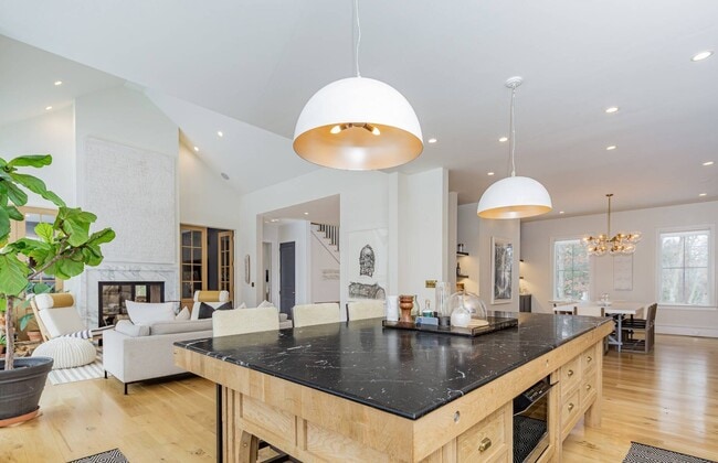 Building Photo - 13 Hilltop Ln