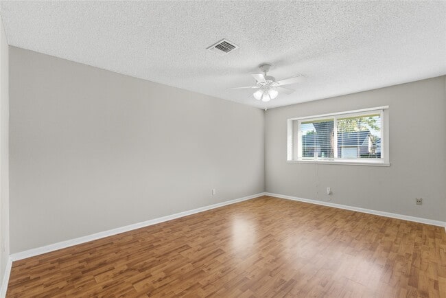 Building Photo - 5814 Viking Dr