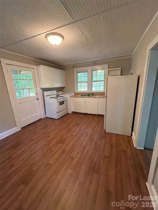 Building Photo - 3516 Eastway Dr