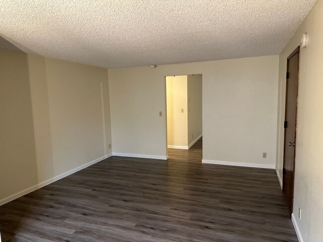 Building Photo - Beautiful 3 bedroom 2 bathroom house in a ...