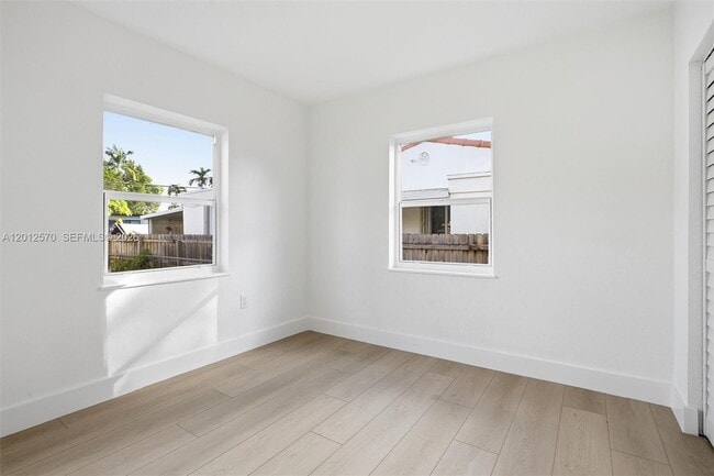 Building Photo - 461 Plover Ave