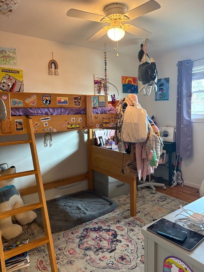 Building Photo - 3 Bed 1 Bath Home W/Large Backyard Walking Distance To Everything.