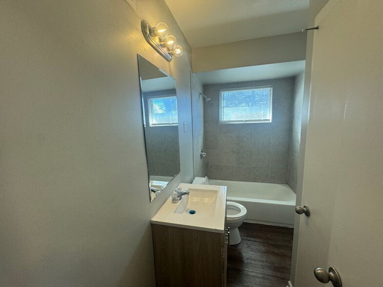 Building Photo - 2851 Redwing Rd