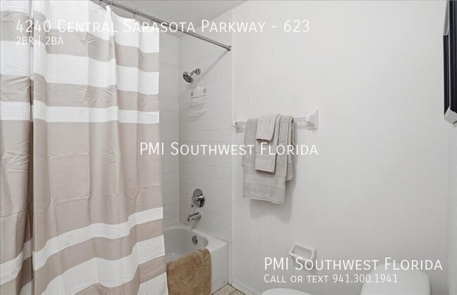 Building Photo - 4240 Central Sarasota Pkwy