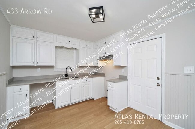 Building Photo - 433 Arrow Rd