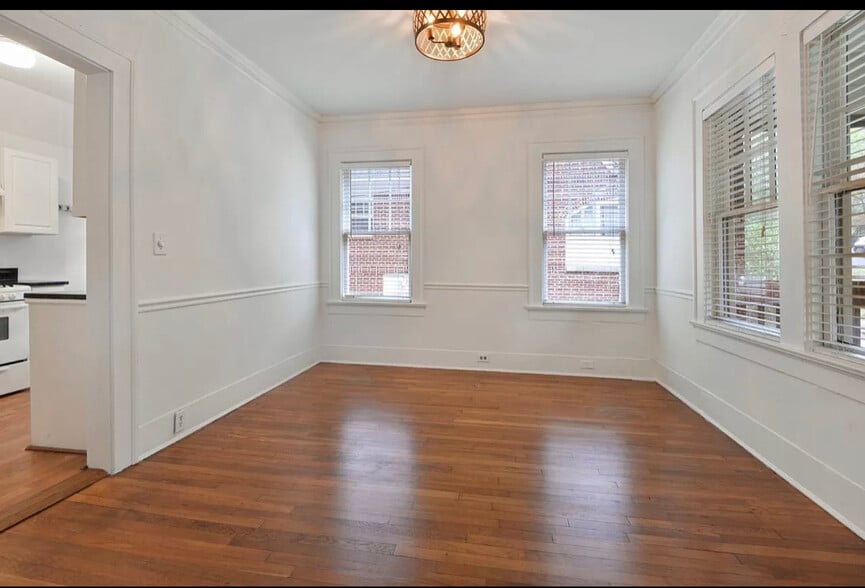 Bedroom - 466 Burlington Rd NE