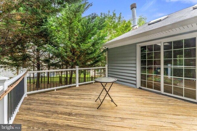 Building Photo - 8000 Sandburg Ct