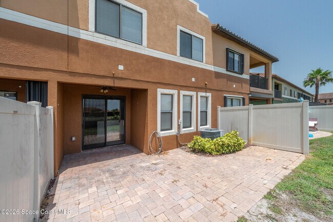 Building Photo - 733 Ventura Dr