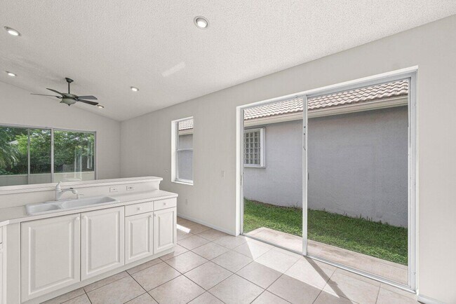 Building Photo - 7728 Edinburough Ln