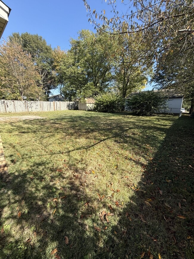 Building Photo - 8230 Elmbrook Dr