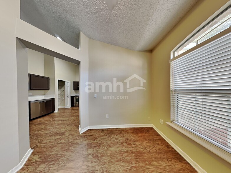 Building Photo - 1757 Chandelier Cir E