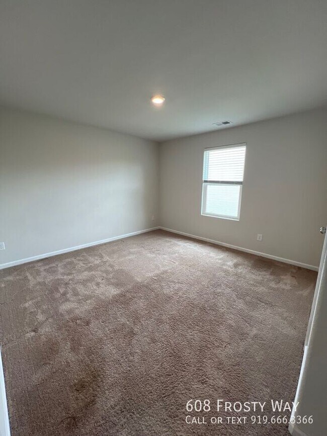 Building Photo - 608 Frosty Way