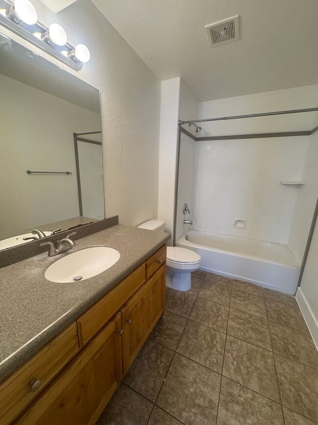 Building Photo - Amazing ground level condo for rent in Payson!