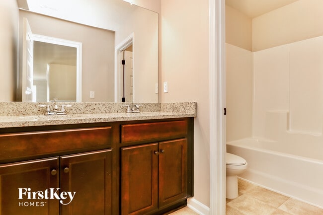 Building Photo - 225 Villa Grande Dr