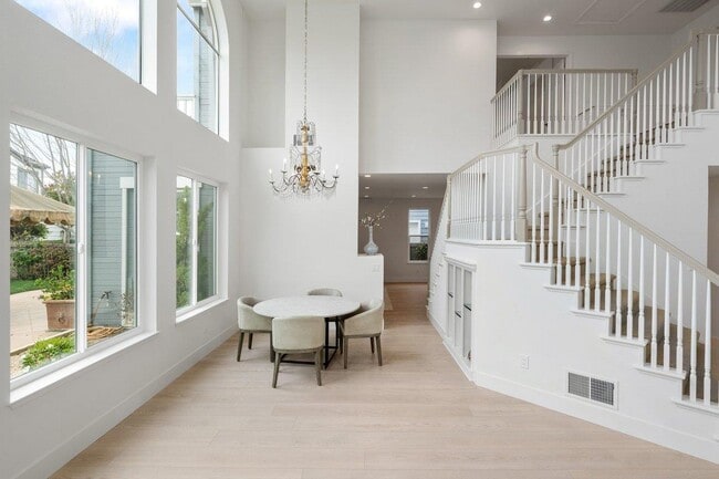 Building Photo - 142 Monaco Dr