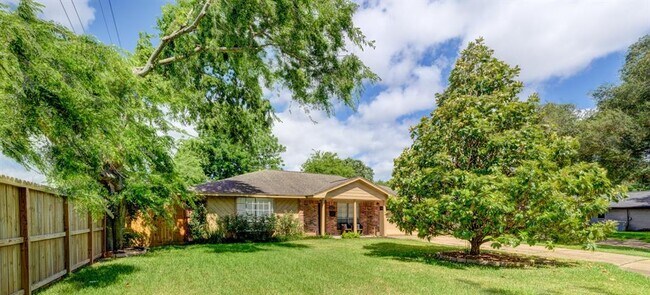 Building Photo - 10622 Sapling Way