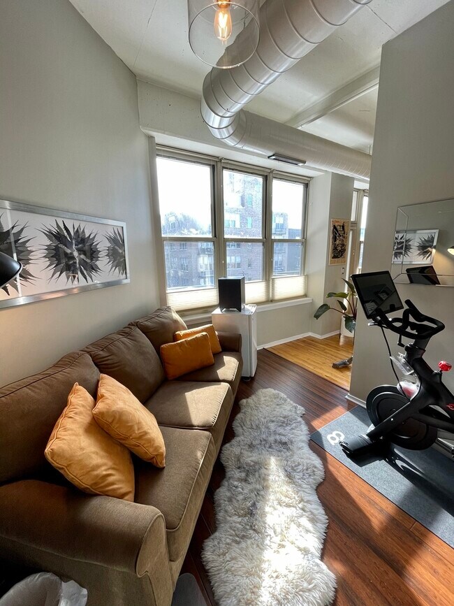 Building Photo - 6 S Laflin St