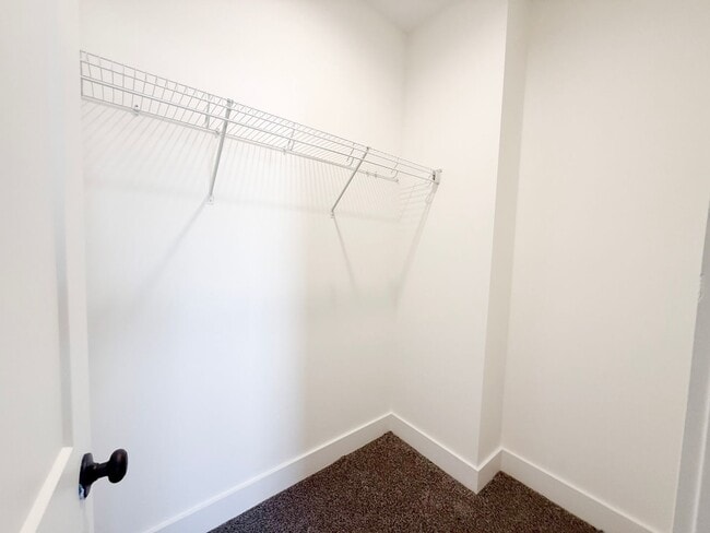 Building Photo - 4-Bedroom HOA Home with Pool Access Near Downtown Cookeville