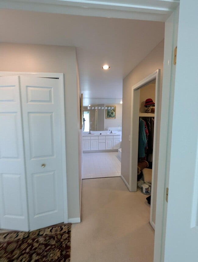 Building Photo - 20870 Balinski Dr