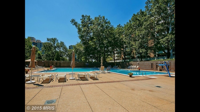 Building Photo - 700 7th St SW