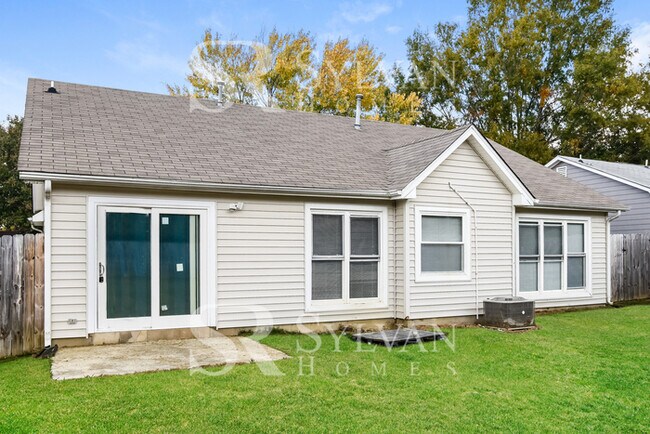 Building Photo - This home exudes a cheerful and welcoming charm!