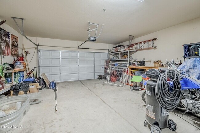 Building Photo - 1059 S Limestone St