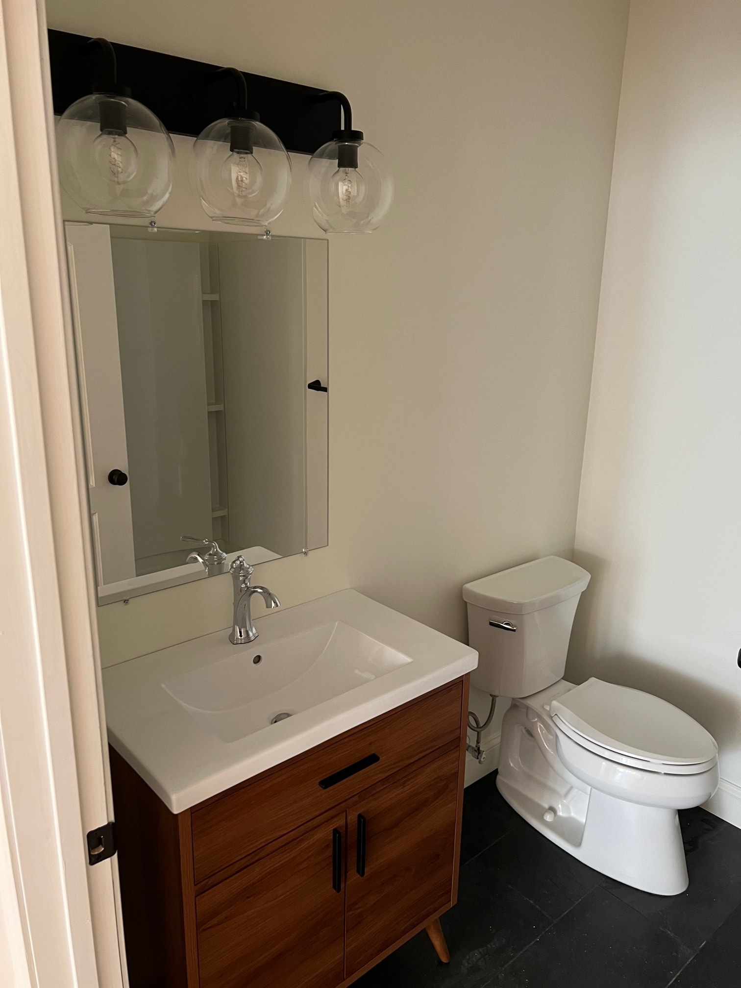 Building Photo - 146 Main St