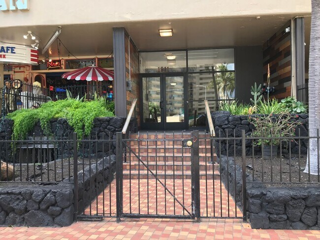 Building Photo - Modern, Fully Updated 1BR at the Gateway to Waikiki – ALL UTILITIES INCLUDED!