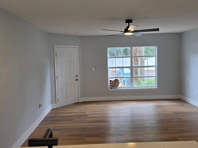 Building Photo - FOR RENT!! RECENTLY RENOVATED 2 BEDROOM 2 BATH CONDO (FIRST FLOOR)...