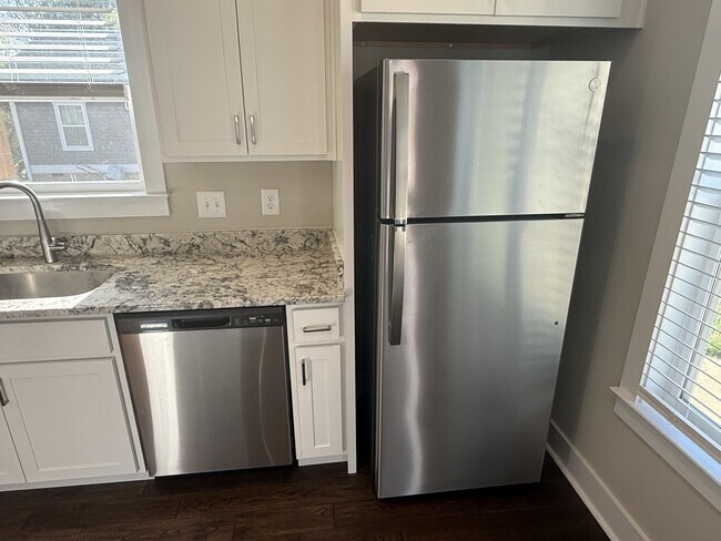 Building Photo - 1112 Phillips St SW