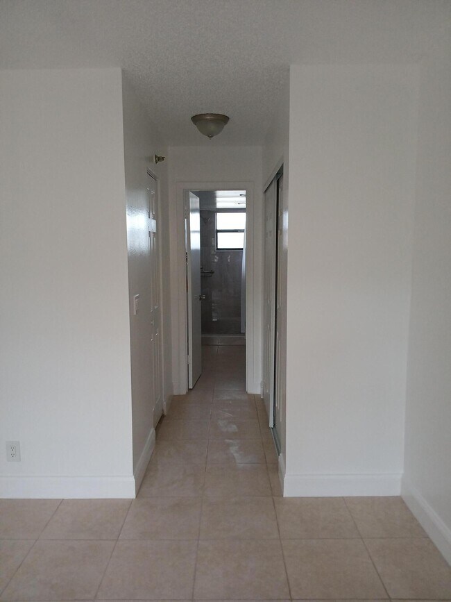 Building Photo - 4760 Lucerne Lakes Blvd W