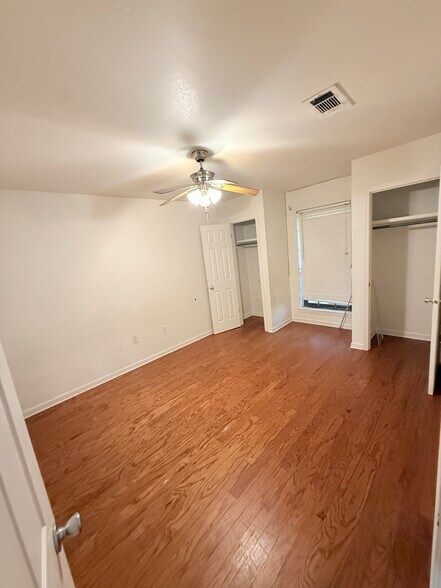 Building Photo - 2011 Aspenwood Dr