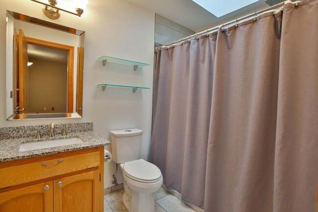 Building Photo - Lovley Home in Oak Harbor and Pet Friendly!