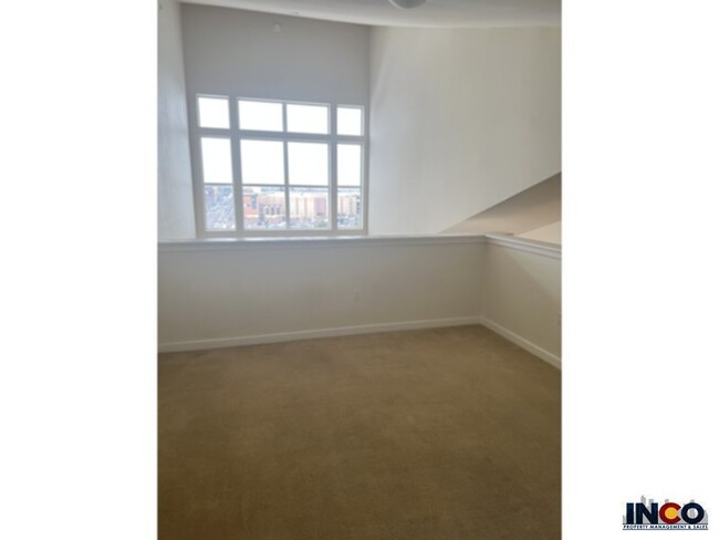 Building Photo - Beautiful 2 Bedroom 2 Bathroom Loft in the...