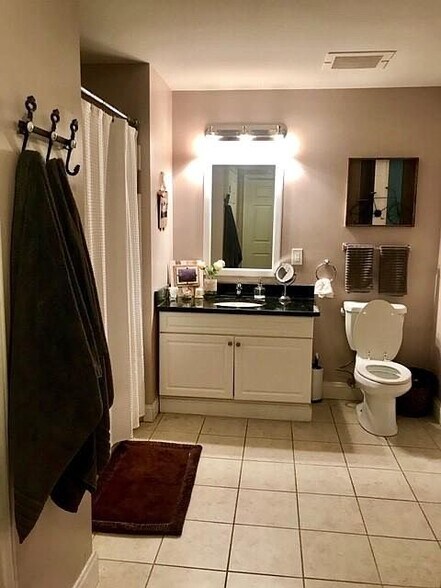 Bath - 10 Seaport Dr