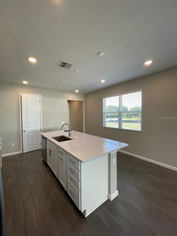 Building Photo - 824 Blue Creek Dr