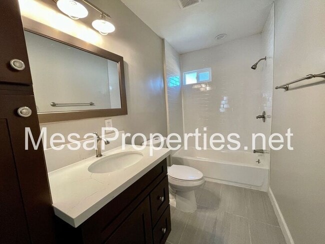 Building Photo - 762 S Currier St