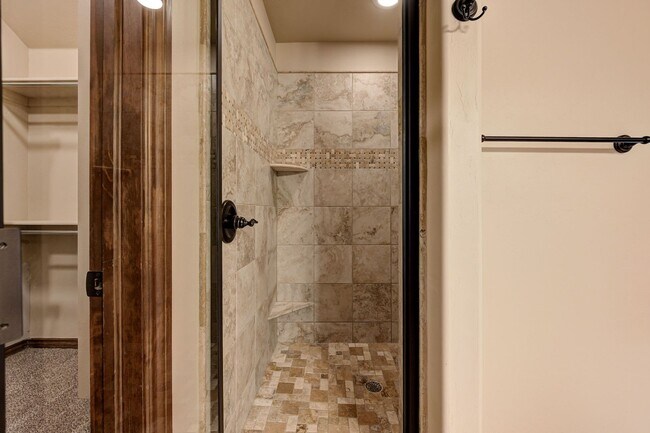 Building Photo - Beautiful & Large 4 Bed 2 Bath Home in Edmond!