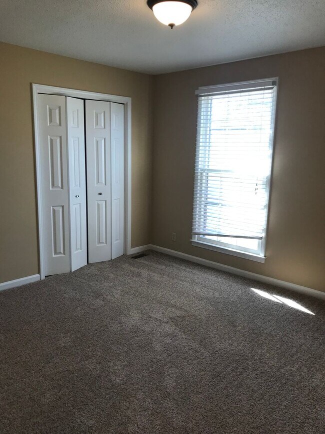 Building Photo - 3 Bedroom Home with Bonus Room For Rent!