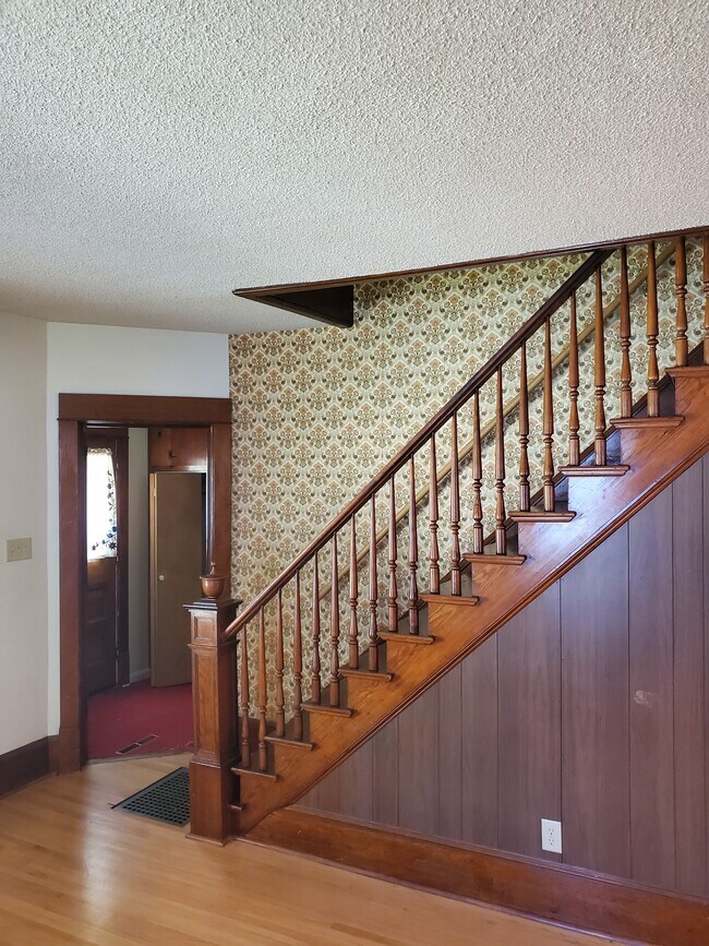 Building Photo - 707 6th Ave