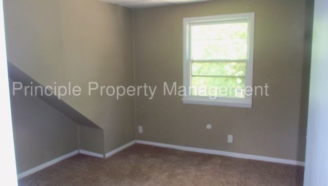 Building Photo - House in Central Peoria